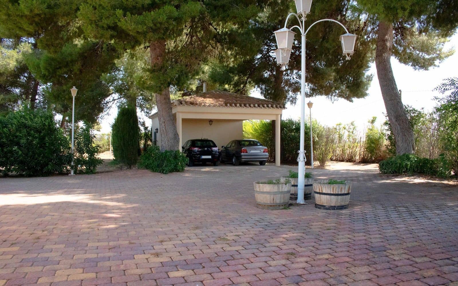 4 soveværelse Villa til salg i Albacete by med swimmingpool garage - € 425.000 (Ref: 9129284)