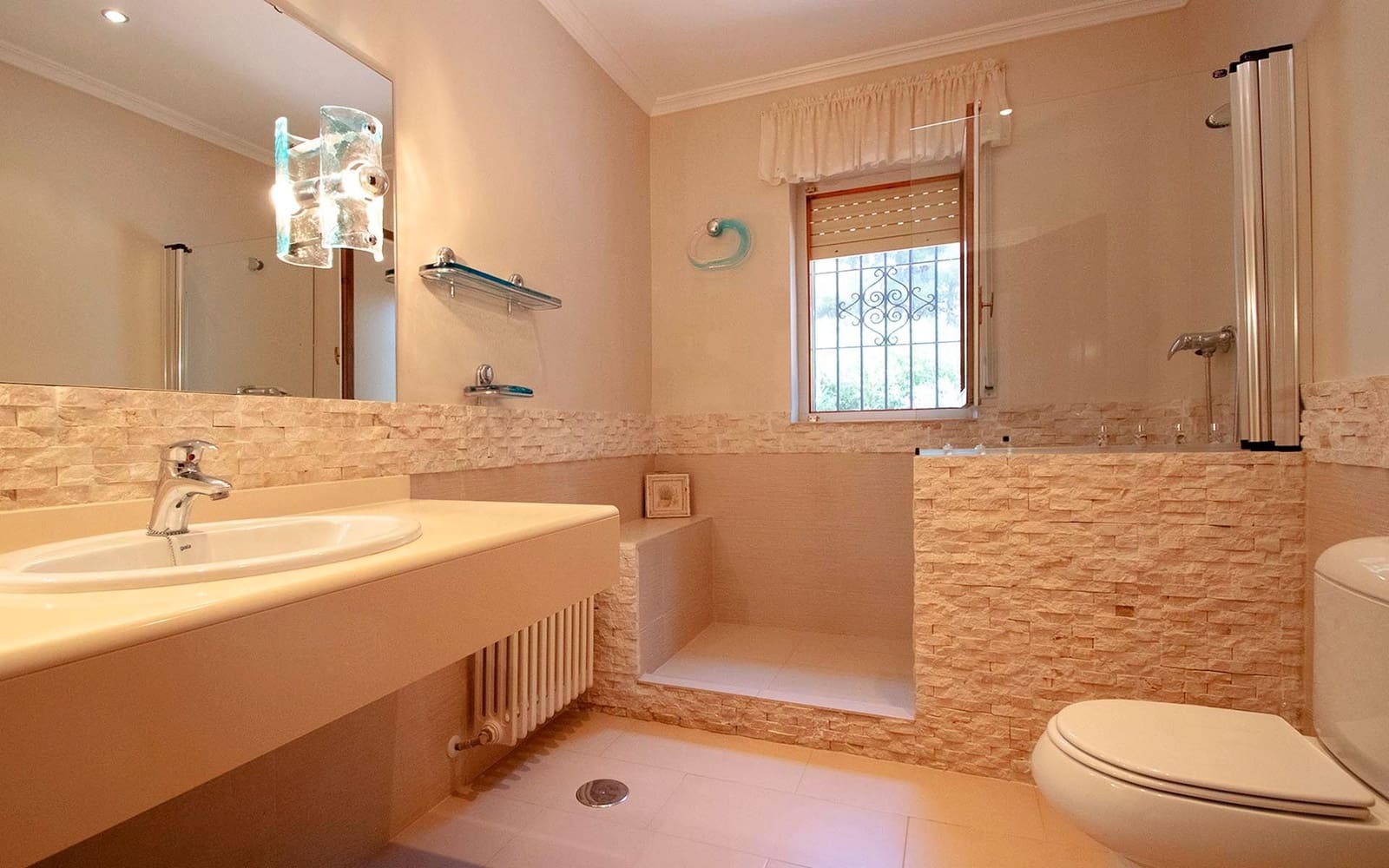 4 soveværelse Villa til salg i Albacete by med swimmingpool garage - € 425.000 (Ref: 9129284)