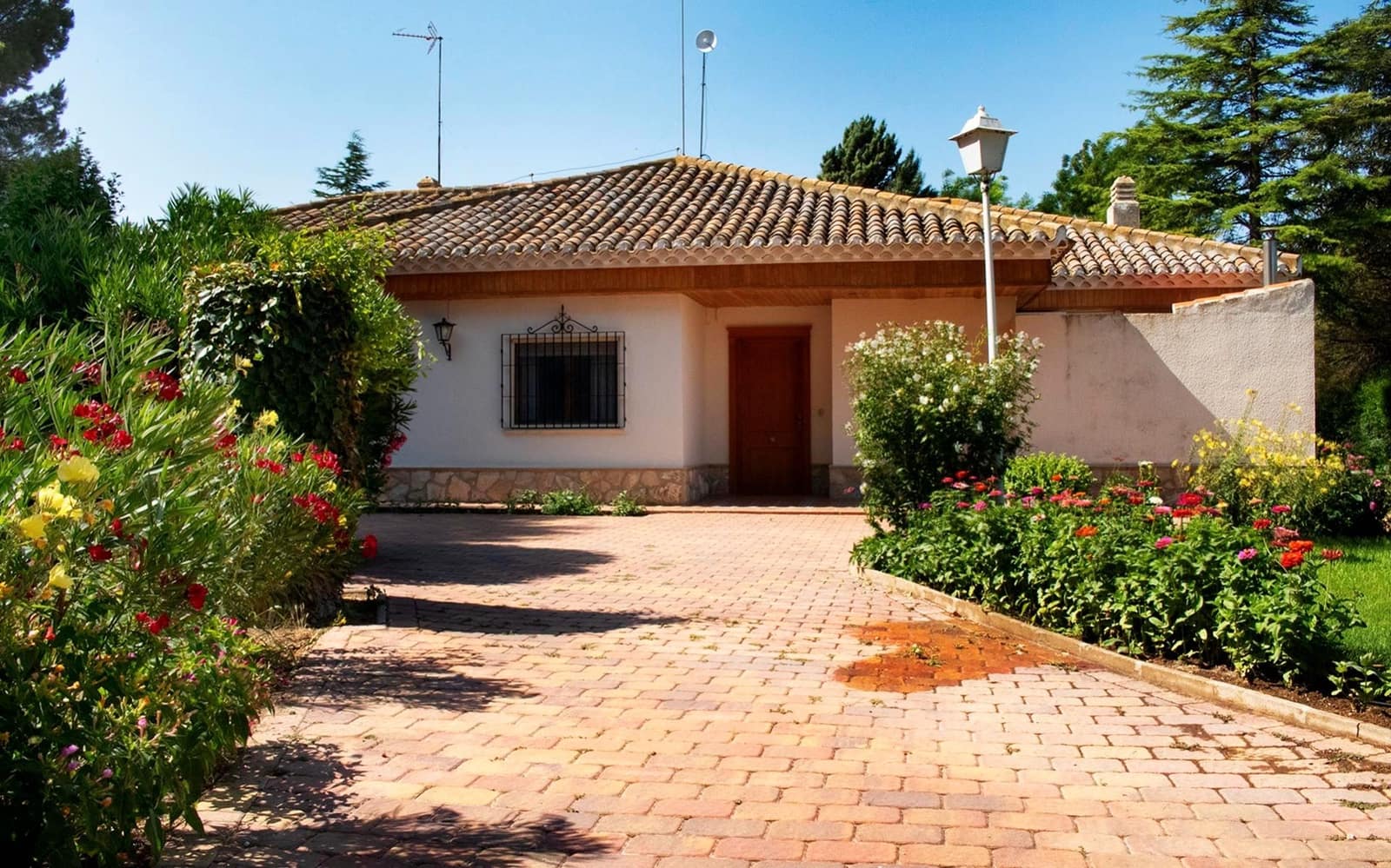 4 soveværelse Villa til salg i Albacete by med swimmingpool garage - € 425.000 (Ref: 9129284)
