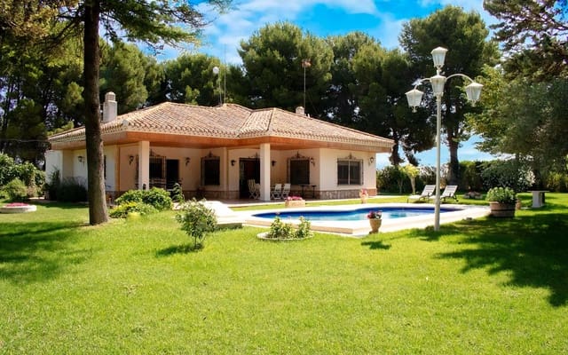 4 soverom Villa til salgs i Pedanías, Albacete by med svømmebasseng garasje - € 425 000 (Ref: 9129284)