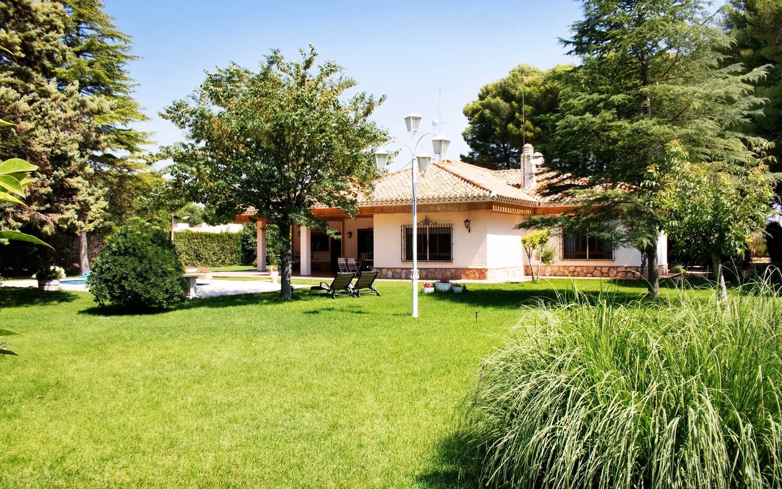 4 soveværelse Villa til salg i Albacete by med swimmingpool garage - € 425.000 (Ref: 9129284)