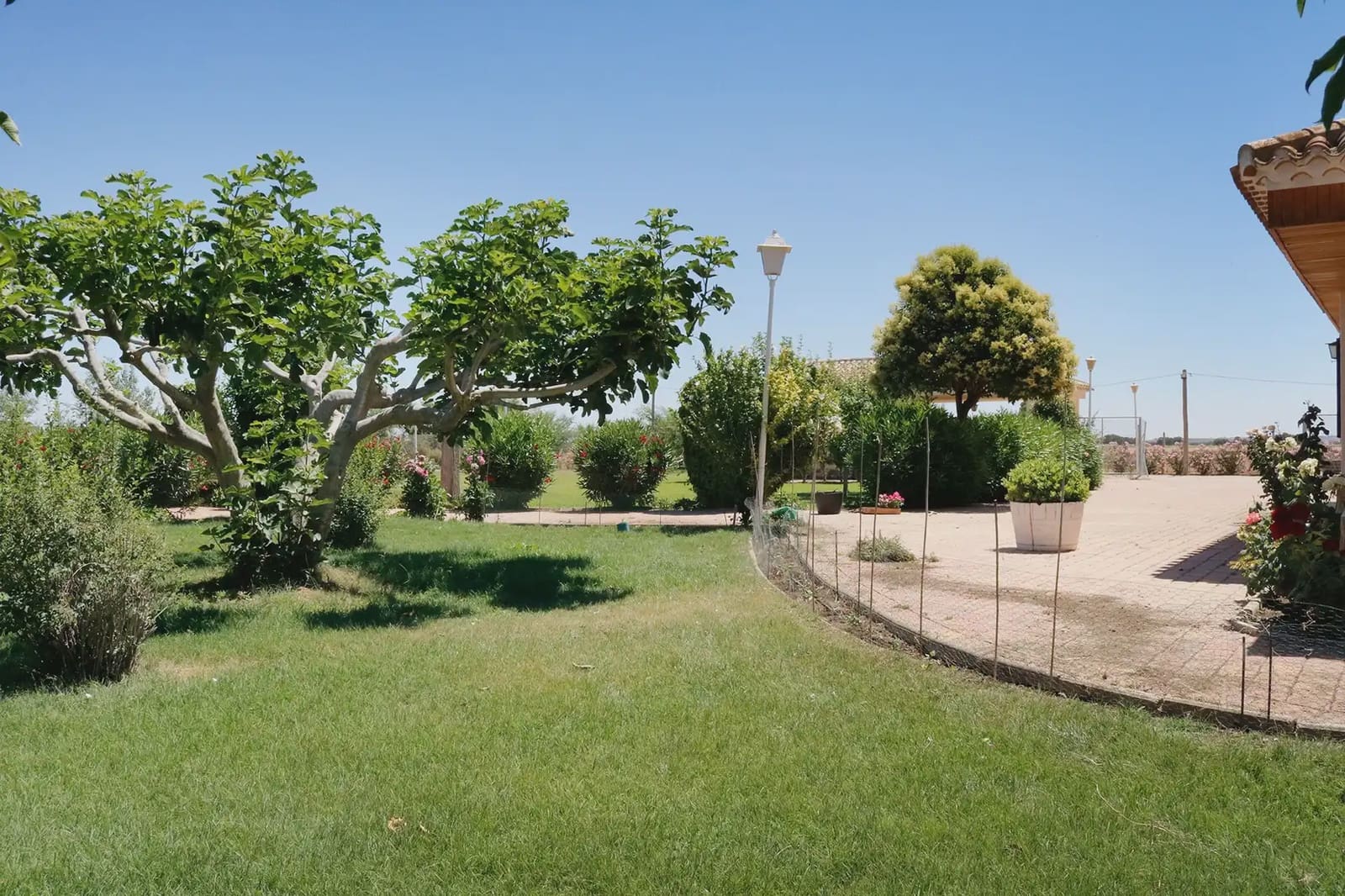 4 bedroom Villa for sale in Albacete city with pool garage - € 415,000 (Ref: 9129284)