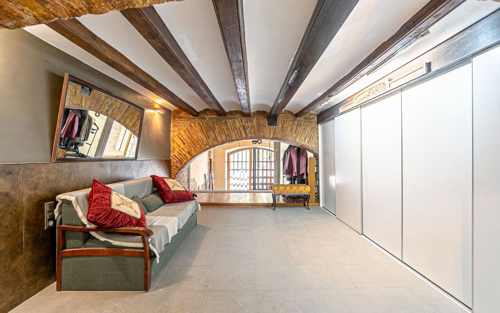 4 bedroom Apartment for sale in Barcelona city - € 798,000 (Ref: 9138501)