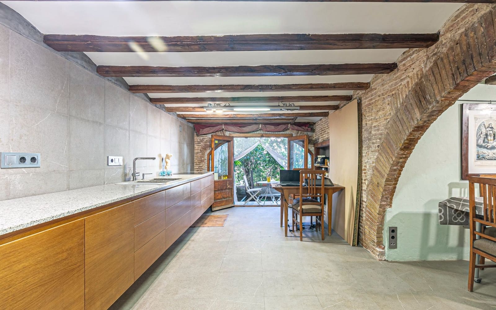 4 bedroom Apartment for sale in Barcelona city - € 798,000 (Ref: 9138501)