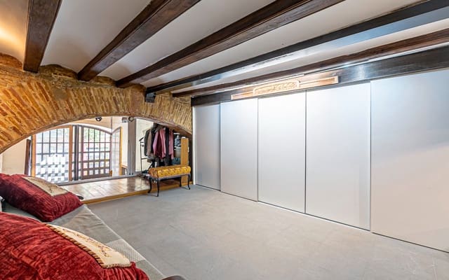 4 bedroom Apartment for sale in El Raval, Barcelona city - € 798,000 (Ref: 9138501)