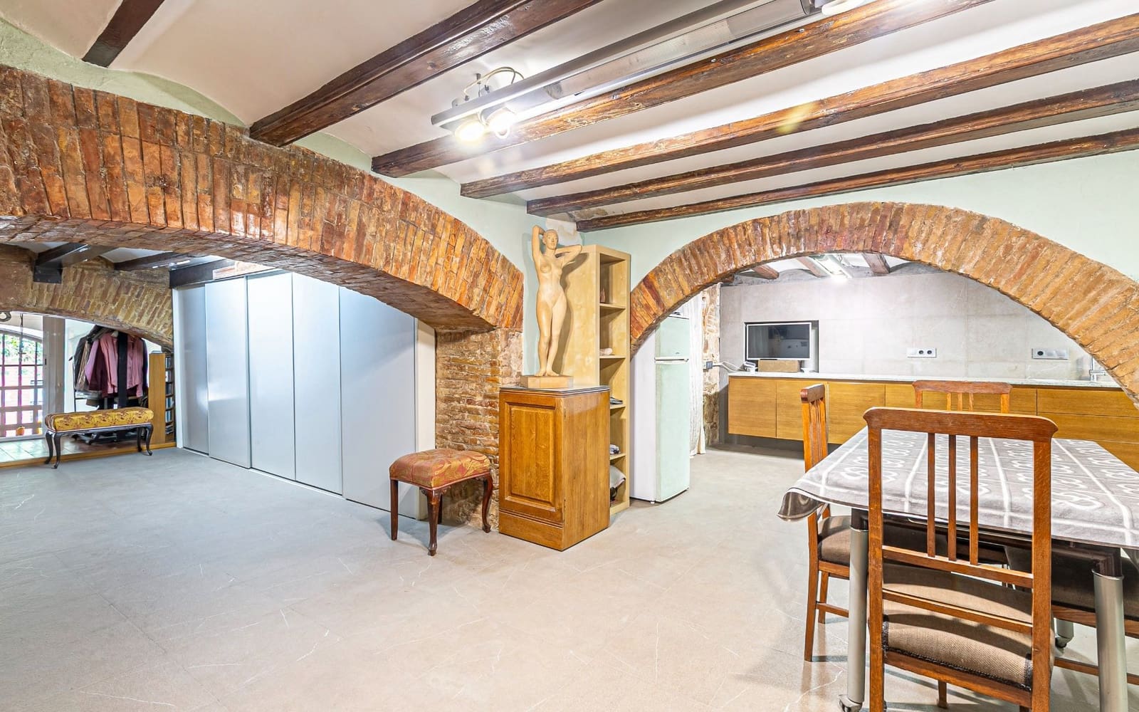 4 bedroom Apartment for sale in Barcelona city - € 798,000 (Ref: 9138501)