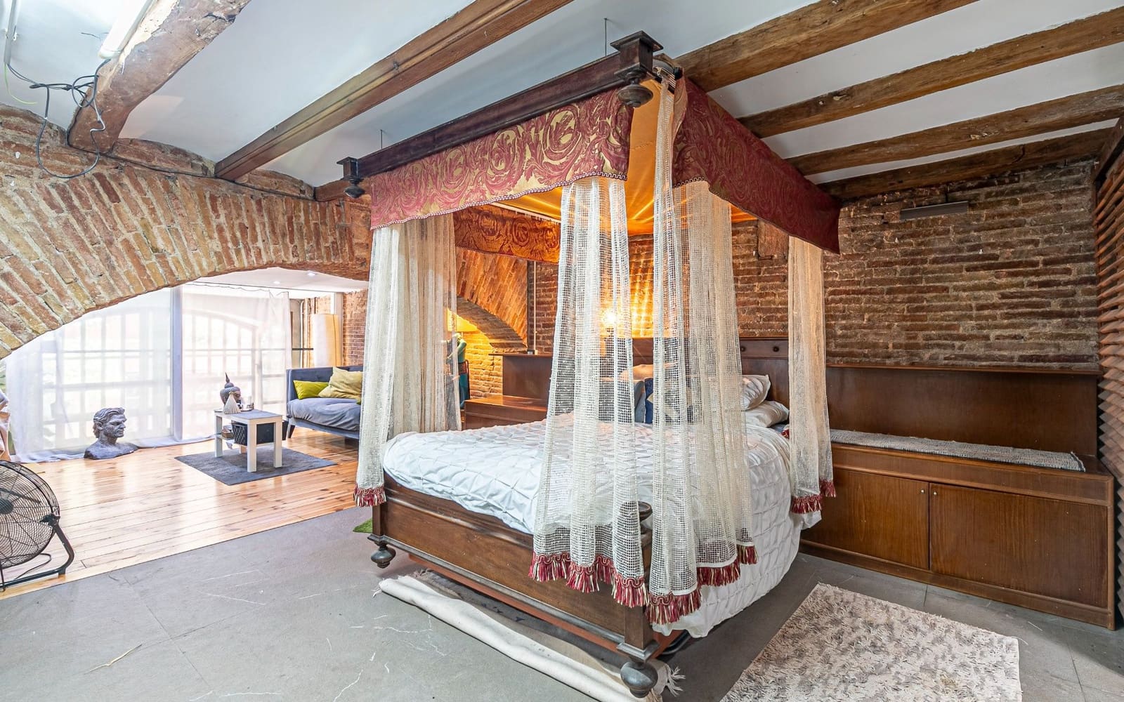 4 bedroom Apartment for sale in Barcelona city - € 798,000 (Ref: 9138501)