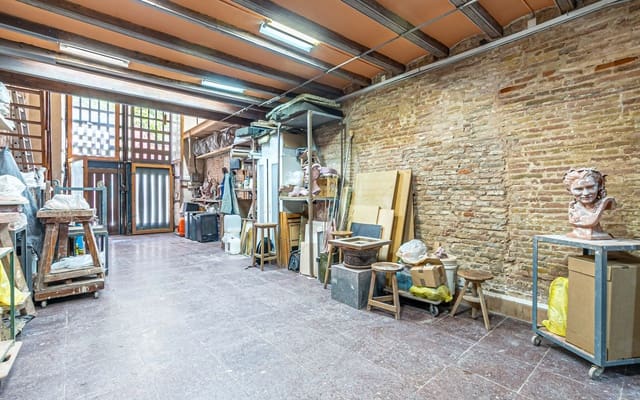 4 bedroom Apartment for sale in El Raval, Barcelona city - € 798,000 (Ref: 9138501)