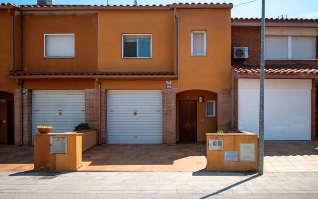 4 soveværelse Byhus til salg i Cruïlles Monells i Sant Sadurní de I'Heura med garage - € 330.000 (Ref: 9138502)