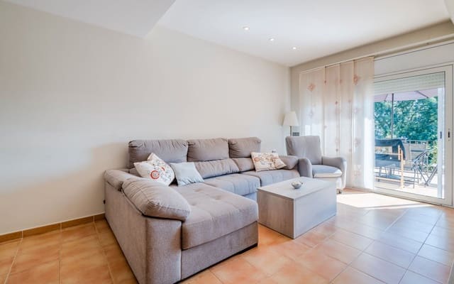 4 soveværelse Byhus til salg i Cruïlles Monells i Sant Sadurní de I'Heura med garage - € 330.000 (Ref: 9138502)