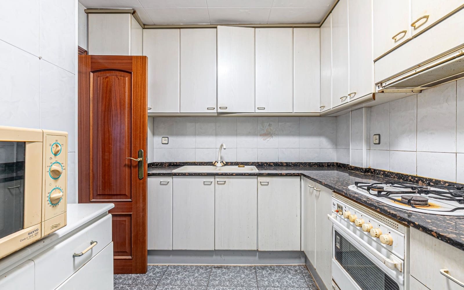 4 soverom Leilighet til salgs i Barcelona by med garasje - € 349 000 (Ref: 9164211)