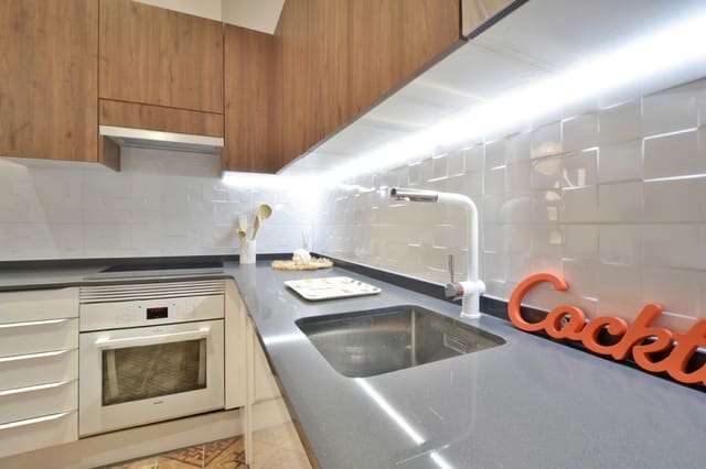 2 soveværelse Lejlighed til salg i El Barri Gòtic, Barcelona by - € 435.000 (Ref: 9180068)