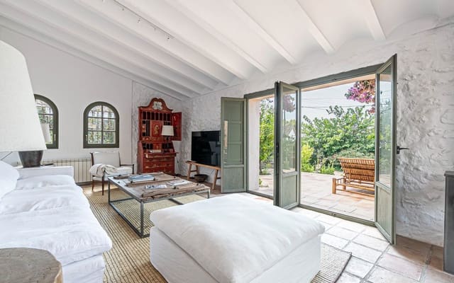 5 bedroom Finca/Country House for sale in Torrelles de Foix with pool garage - € 1,250,000 (Ref: 9183923)