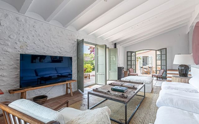 5 bedroom Finca/Country House for sale in Torrelles de Foix with pool garage - € 1,250,000 (Ref: 9183923)