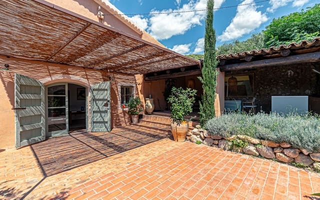 5 bedroom Finca/Country House for sale in Torrelles de Foix with pool garage - € 1,250,000 (Ref: 9183923)