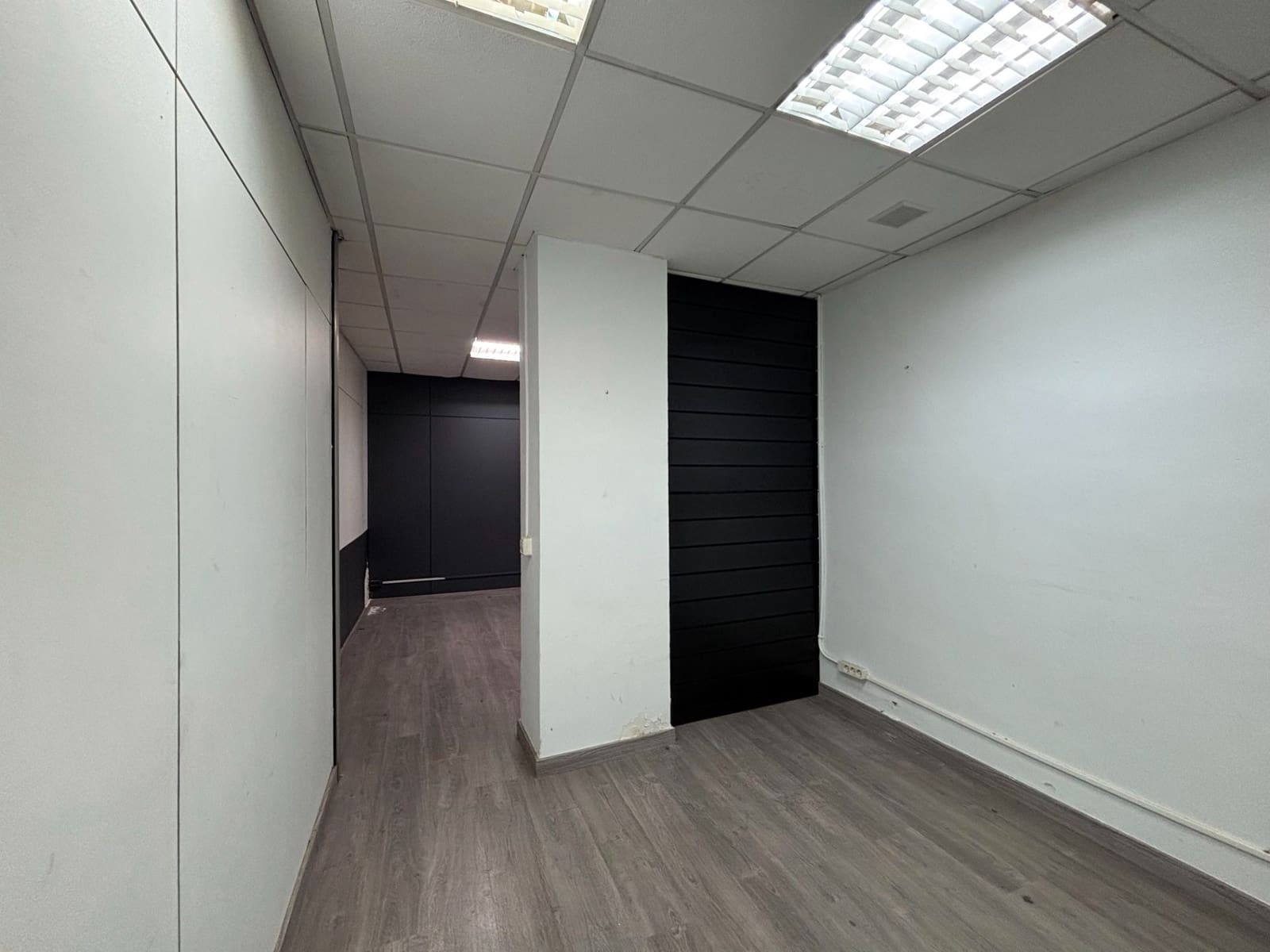 Commercieel te koop in Barcelona stad - € 229.000 (Ref: 9196293)