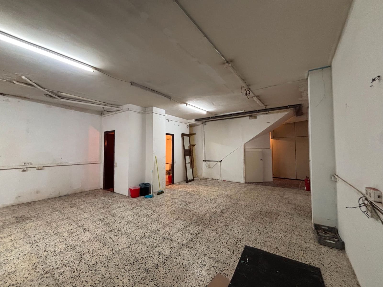 Commercieel te koop in Barcelona stad - € 229.000 (Ref: 9196293)