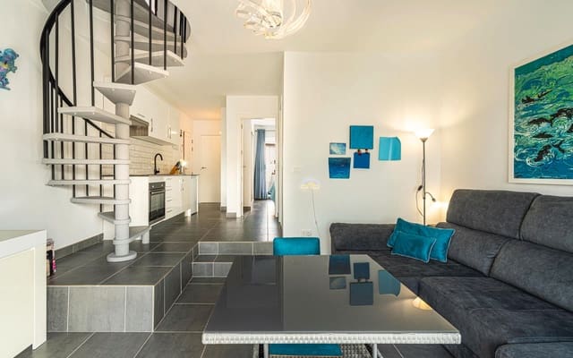 2 soverom Penthouse til salgs i Los Cristianos, Arona med svømmebasseng - € 450 000 (Ref: 9201538)