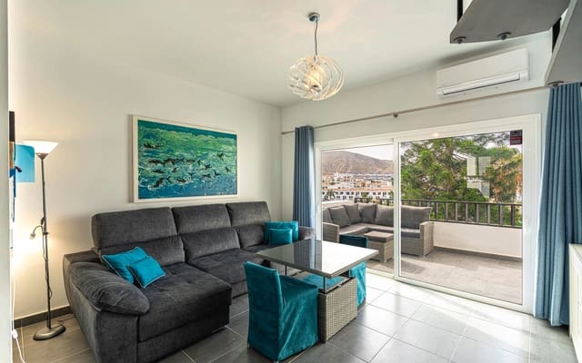 2 soverom Penthouse til salgs i Los Cristianos, Arona med svømmebasseng - € 450 000 (Ref: 9201538)