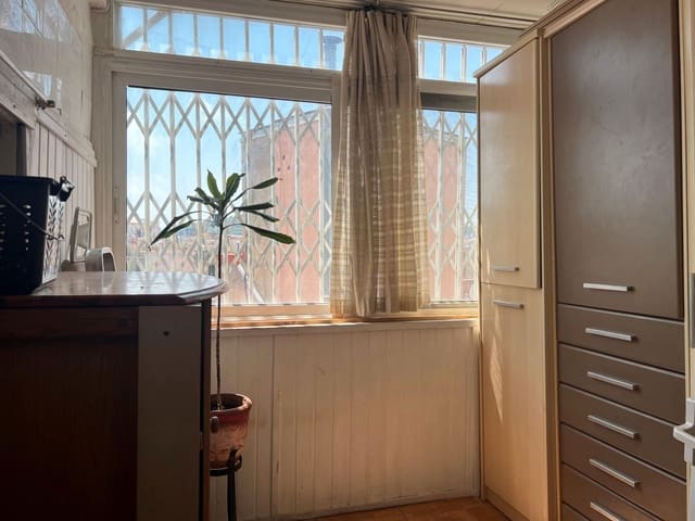 2 soveværelse Lejlighed til salg i El Raval, Barcelona by - € 275.000 (Ref: 9203451)