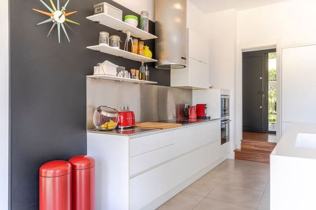 3 soveværelse Villa til salg i Loja med swimmingpool garage - € 450.000 (Ref: 9227610)