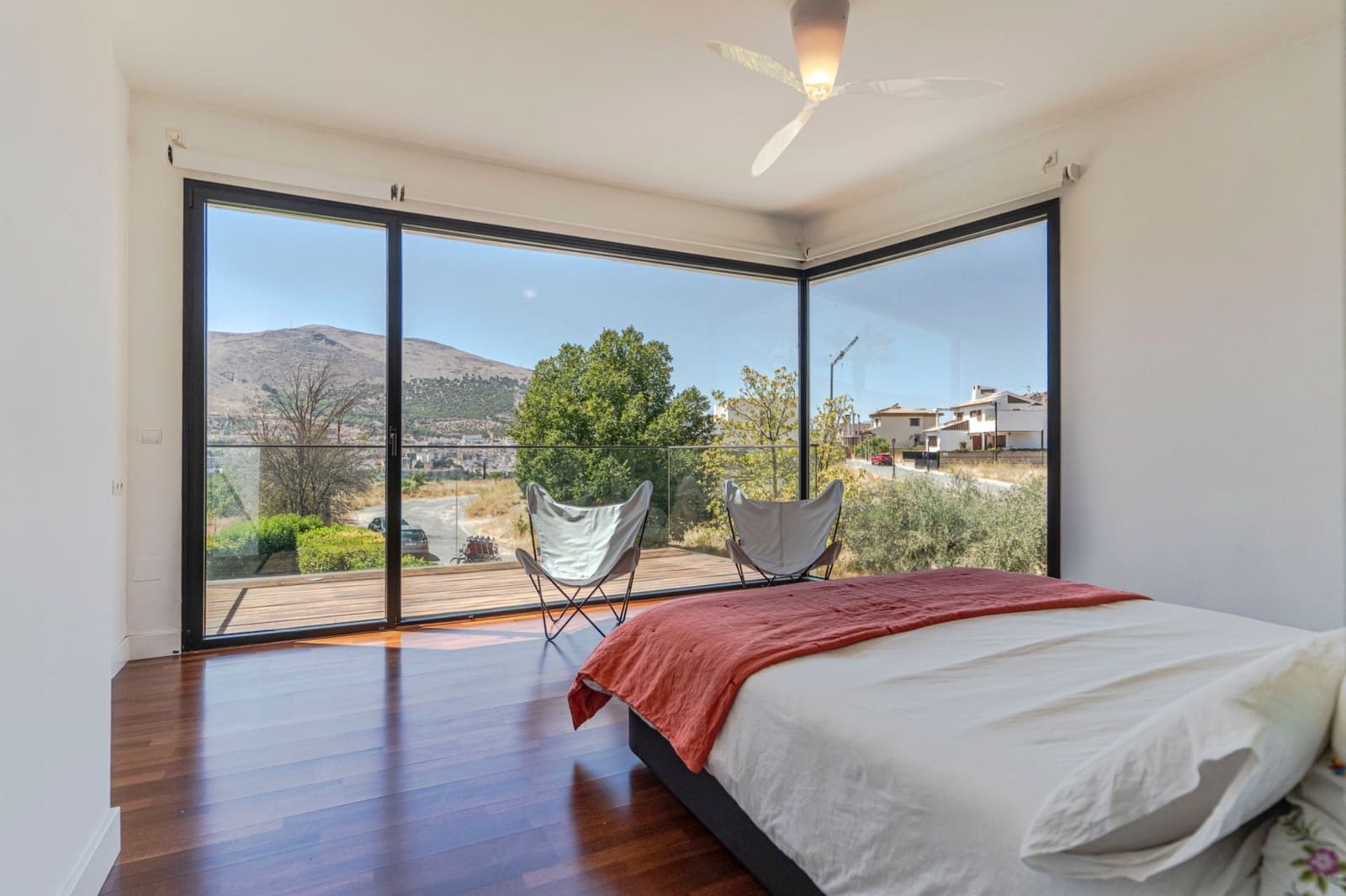 3 soveværelse Villa til salg i Loja med swimmingpool garage - € 450.000 (Ref: 9227610)