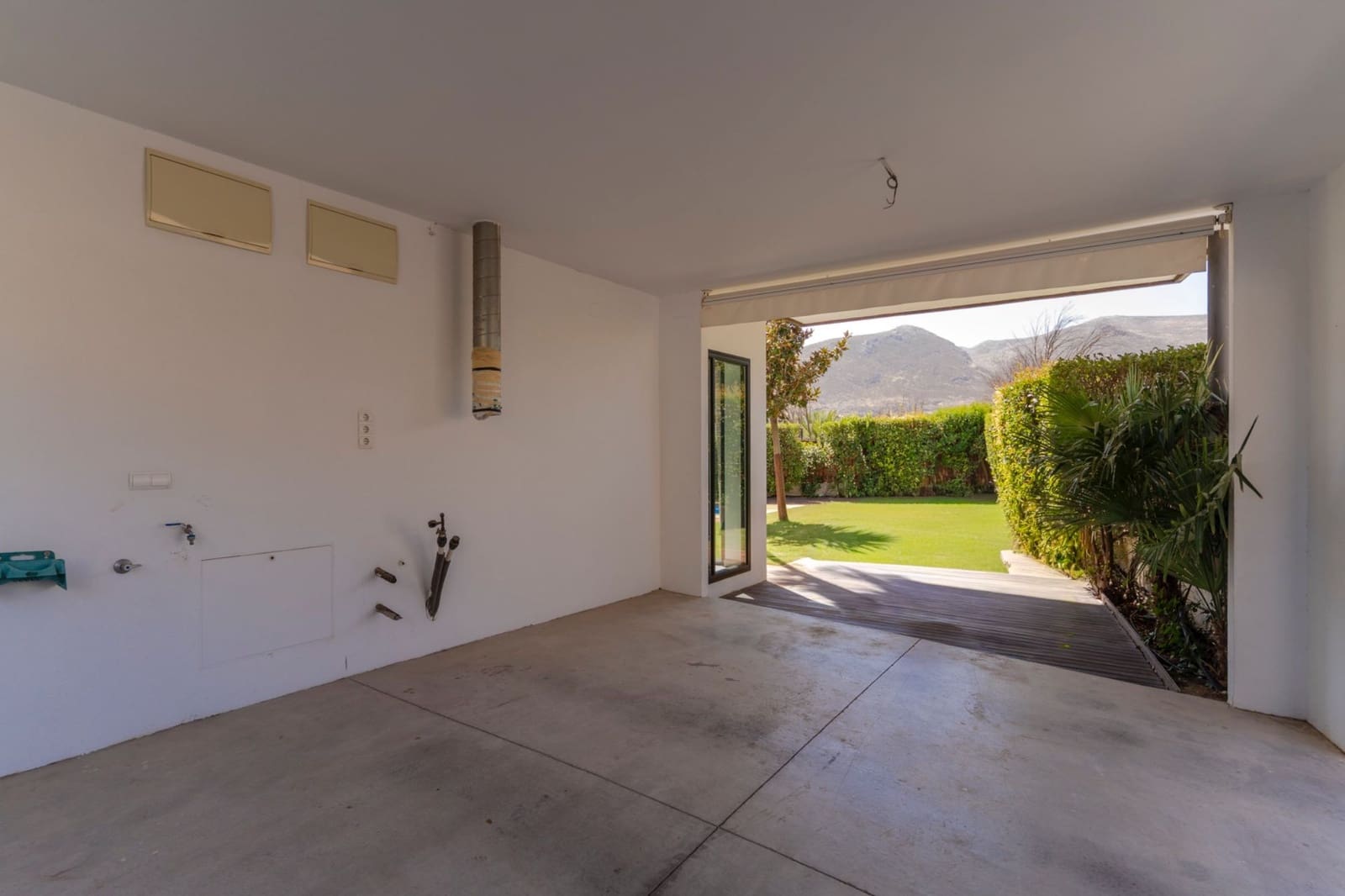 3 soveværelse Villa til salg i Loja med swimmingpool garage - € 450.000 (Ref: 9227610)