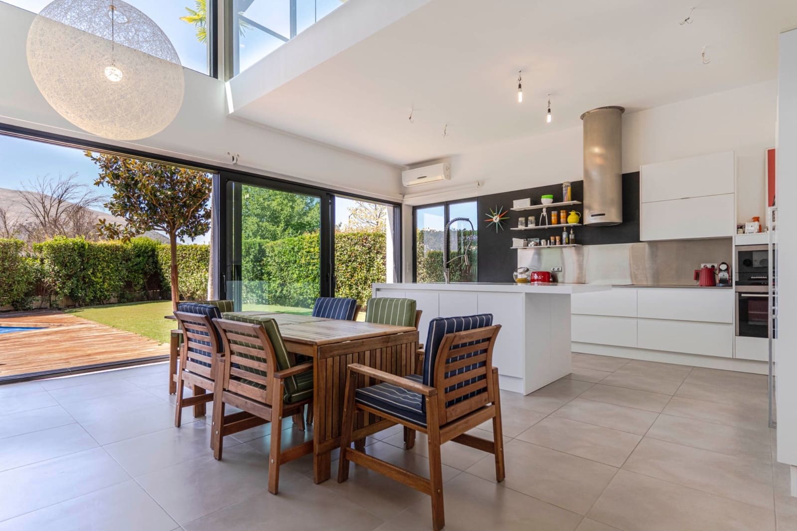 3 soveværelse Villa til salg i Loja med swimmingpool garage - € 450.000 (Ref: 9227610)