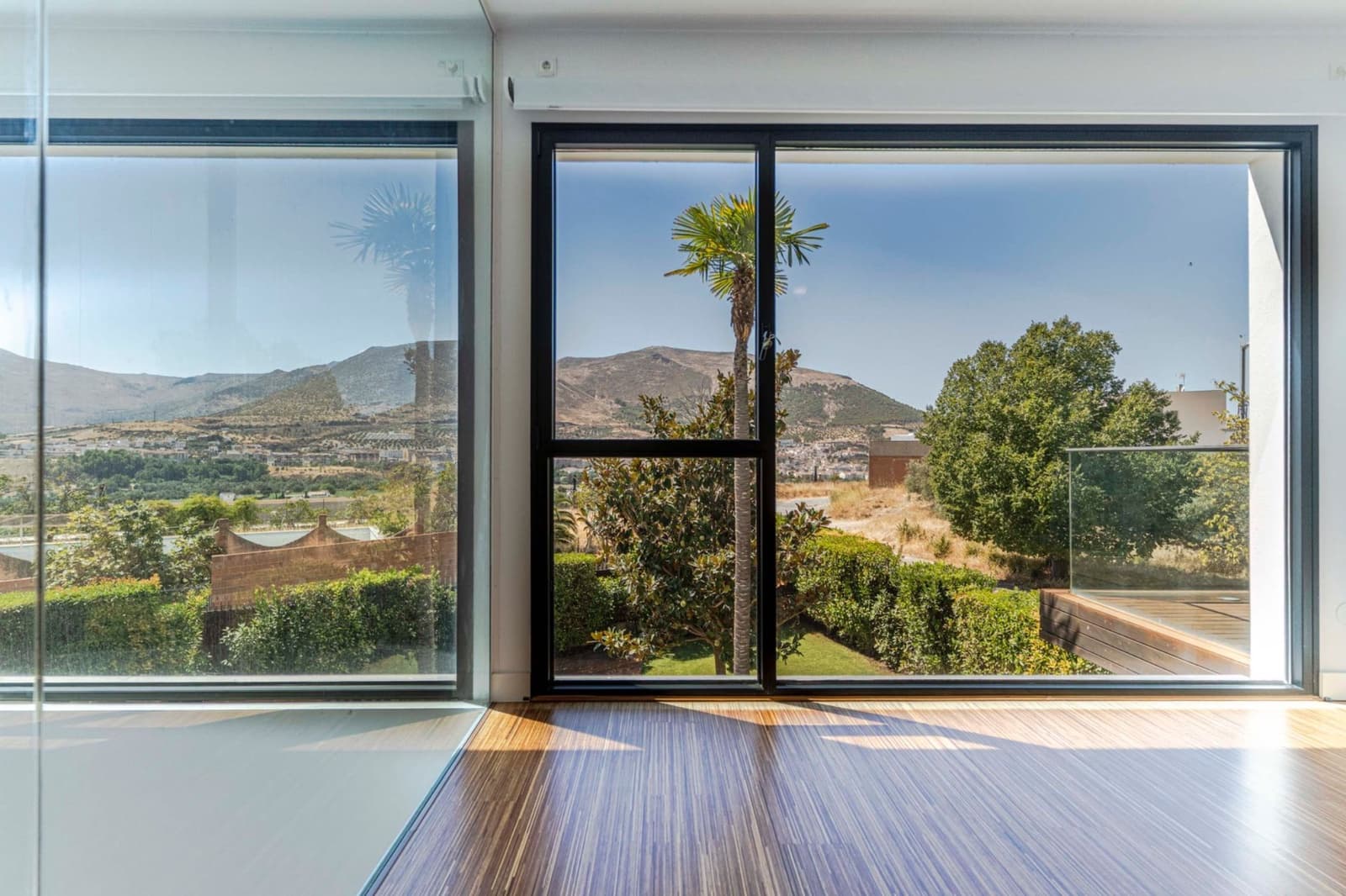 3 soveværelse Villa til salg i Loja med swimmingpool garage - € 450.000 (Ref: 9227610)