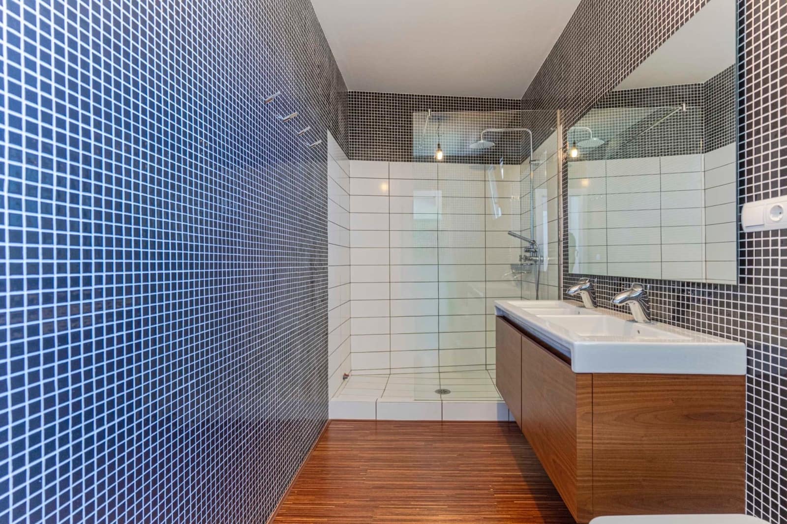 3 soveværelse Villa til salg i Loja med swimmingpool garage - € 450.000 (Ref: 9227610)