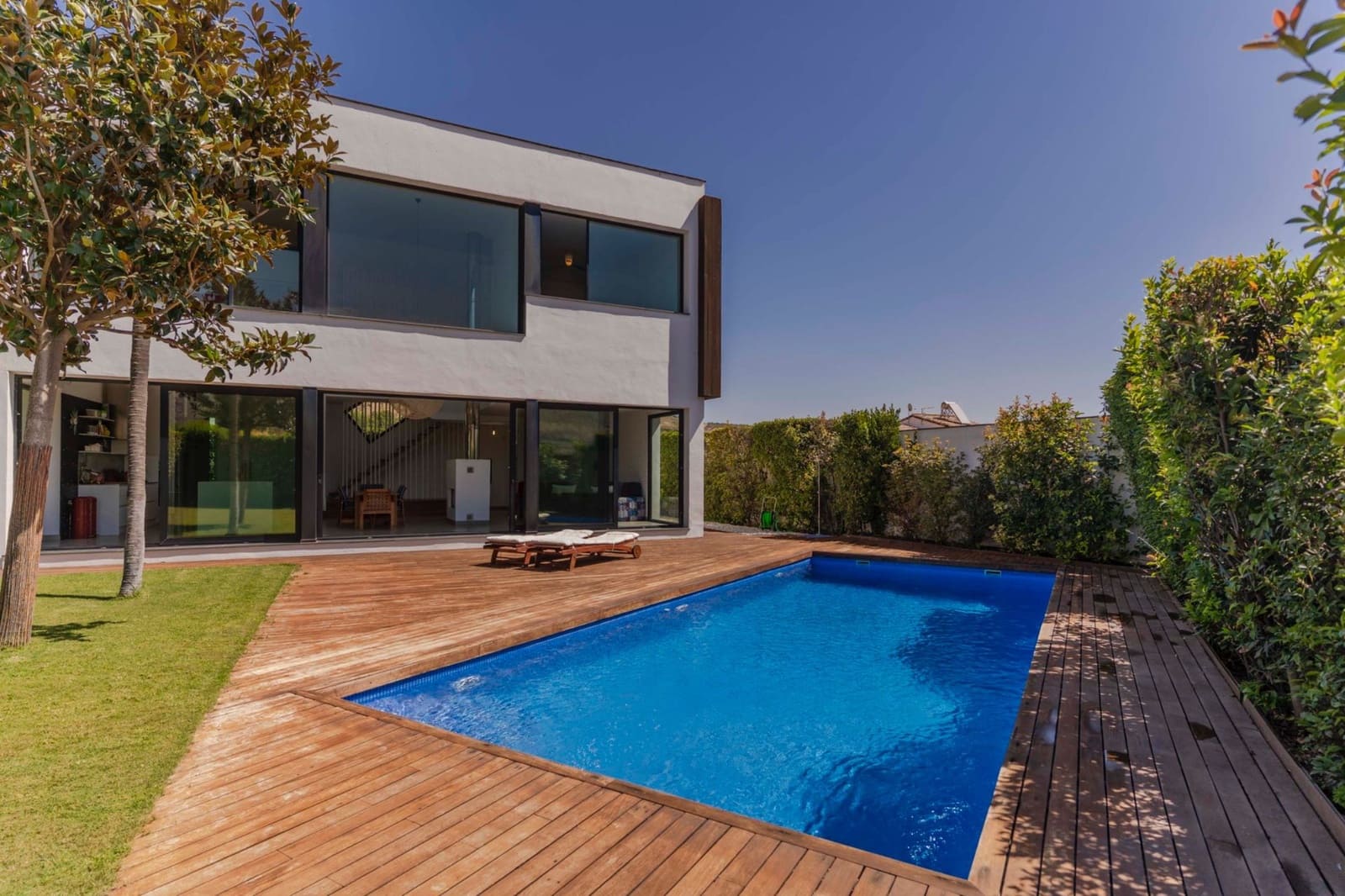 3 soveværelse Villa til salg i Loja med swimmingpool garage - € 450.000 (Ref: 9227610)