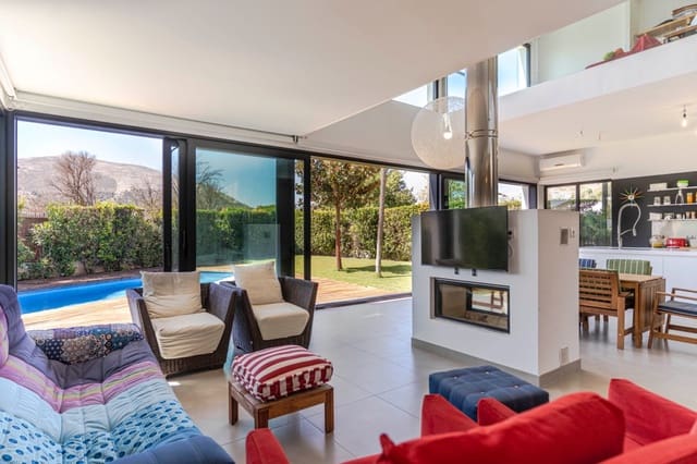 3 soveværelse Villa til salg i Loja med swimmingpool garage - € 450.000 (Ref: 9227610)