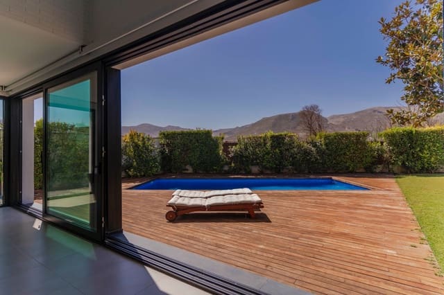 3 soveværelse Villa til salg i Loja med swimmingpool garage - € 450.000 (Ref: 9227610)