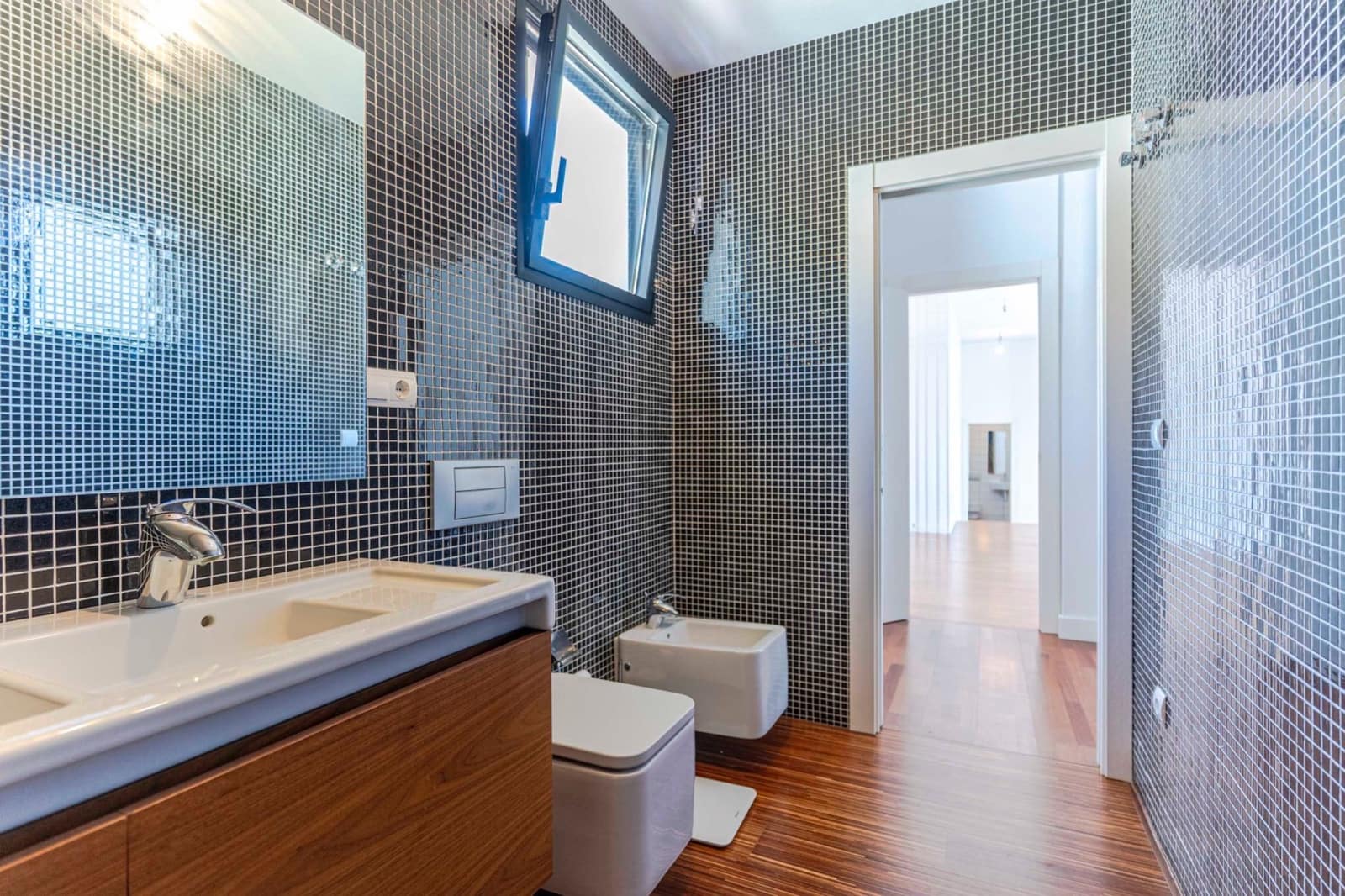 3 soveværelse Villa til salg i Loja med swimmingpool garage - € 450.000 (Ref: 9227610)