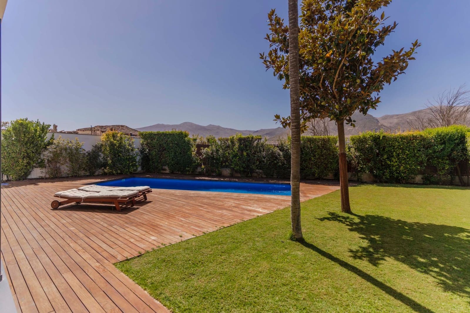 3 soveværelse Villa til salg i Loja med swimmingpool garage - € 450.000 (Ref: 9227610)