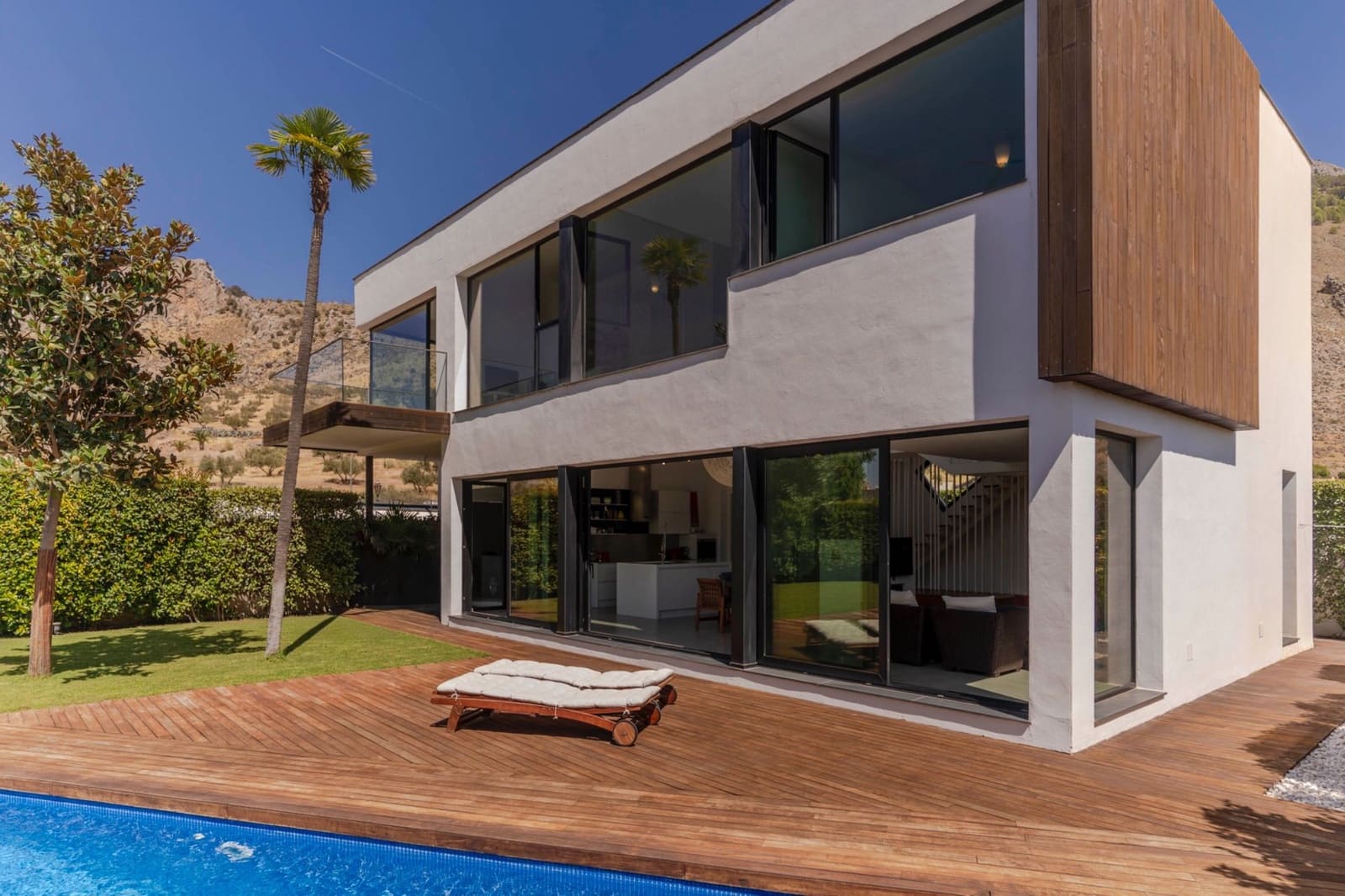 3 soveværelse Villa til salg i Loja med swimmingpool garage - € 450.000 (Ref: 9227610)