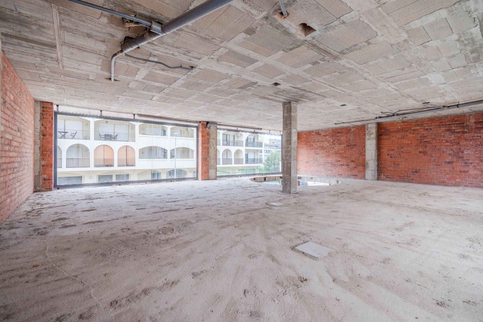 Local Comercial en L'Estartit en venta - 215.000 € (Ref: 9231970)