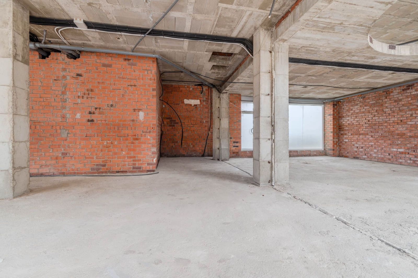 Local Comercial en L'Estartit en venta - 215.000 € (Ref: 9231970)