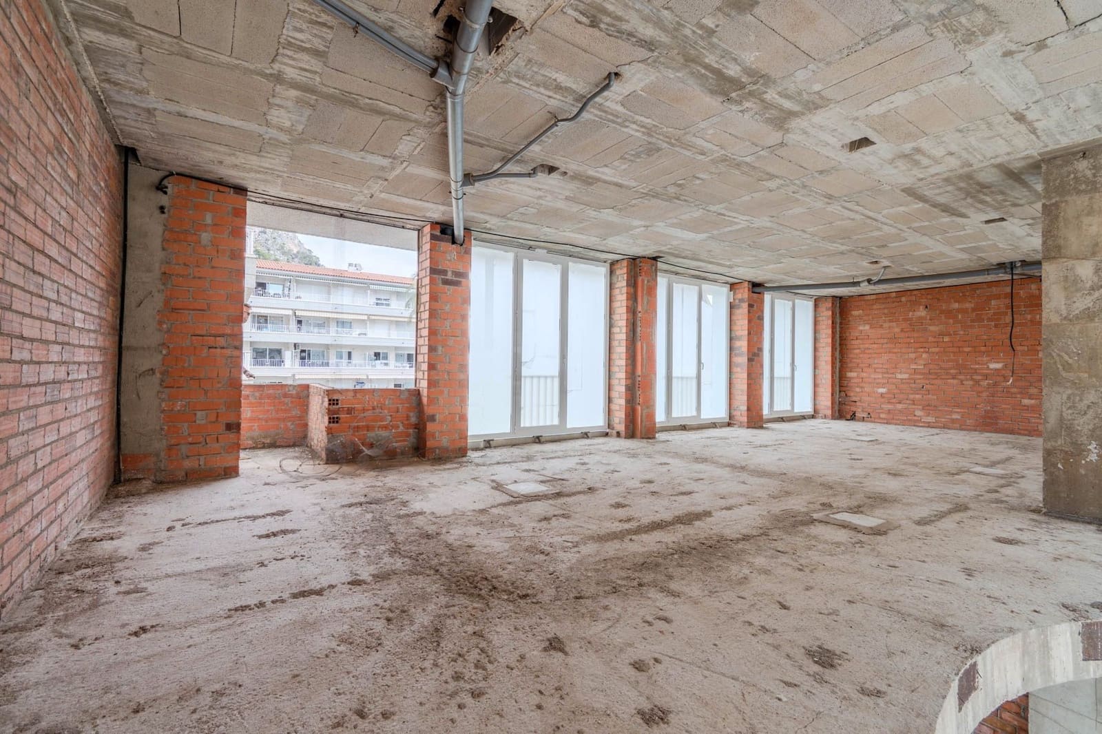 Local Comercial en L'Estartit en venta - 215.000 € (Ref: 9231970)