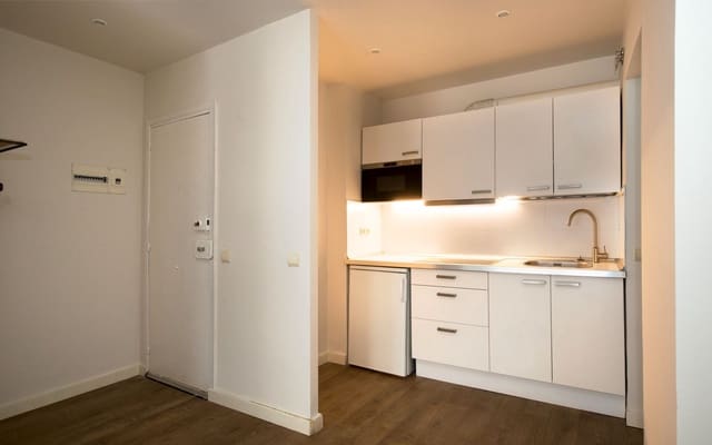 1 chambre Appartement à vendre à Les Tres Torres, Barcelone ville - 352 000 € (Ref: 9240909)