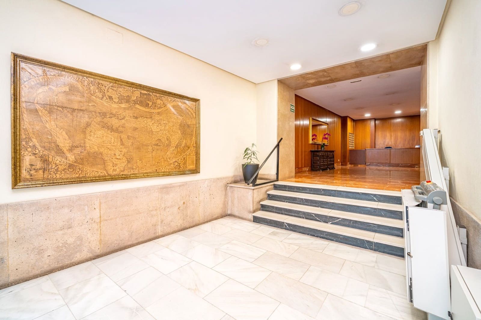 4 soveværelse Lejlighed til salg i Madrid by med garage - € 889.000 (Ref: 9254429)