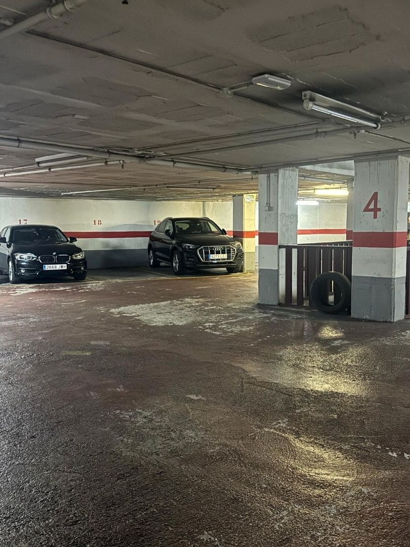 Garage til salg i Barcelona by - € 25.000 (Ref: 9263151)