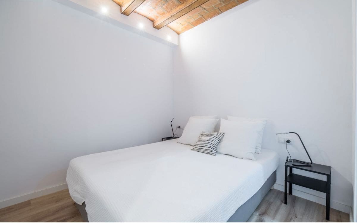 2 sovrum Lägenhet till salu i Barcelona stad - 239 000 € (Ref: 9270354)