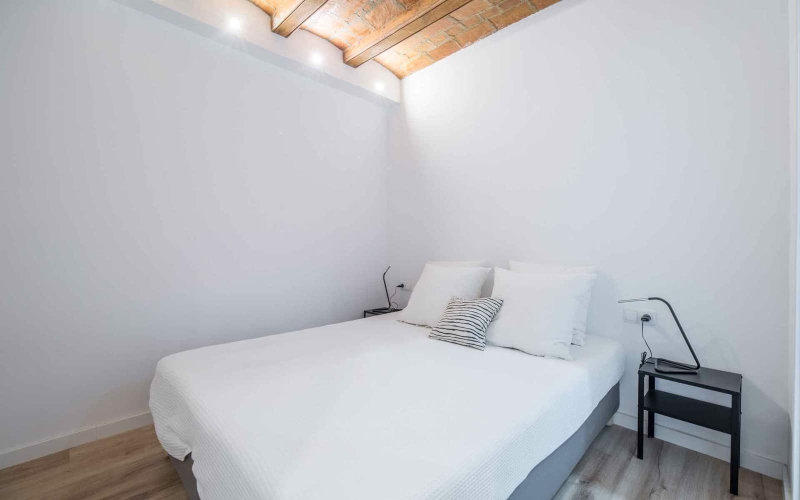 2 sovrum Lägenhet till salu i Barcelona stad - 239 000 € (Ref: 9270354)