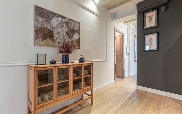 1 bedroom Flat for sale in El Barri Gòtic, Barcelona city - € 350,000 (Ref: 9283478)