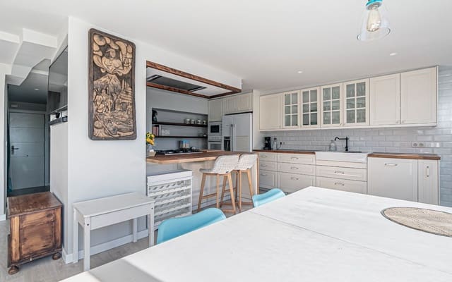 3 soverom Leilighet til leie i Castelldefels med svømmebasseng - € 2 200 (Ref: 9283481)