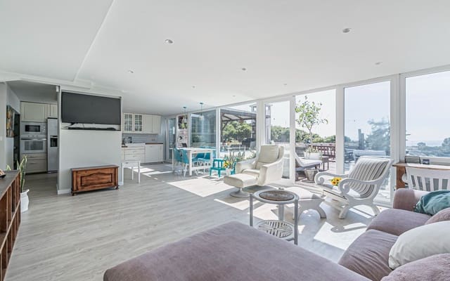 3 soverom Leilighet til leie i Castelldefels med svømmebasseng - € 2 200 (Ref: 9283481)