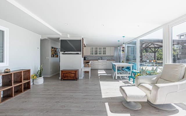 3 soverom Leilighet til leie i Castelldefels med svømmebasseng - € 2 200 (Ref: 9283481)