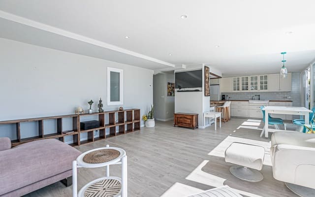 3 soverom Leilighet til leie i Castelldefels med svømmebasseng - € 2 200 (Ref: 9283481)