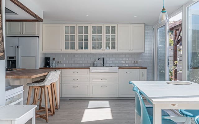 3 soverom Leilighet til leie i Castelldefels med svømmebasseng - € 2 200 (Ref: 9283481)